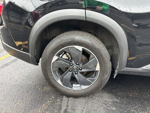 Used 2025 Nissan Rogue SV image 9