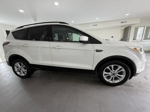 Used 2017 Ford Escape SE w/ Equipment Group 201A image 10