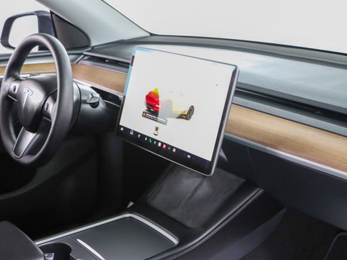 Used 2023 Tesla Model Y Performance AWD/4WD image 23