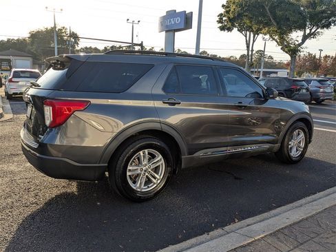 Used 2020 Ford Explorer XLT image 12