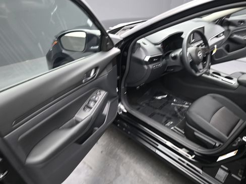 Certified 2025 Nissan Altima 2.5 S FWD image 15