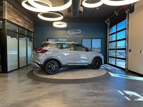 Used 2024 Nissan Kicks SR w/ SR Premium Package FWD image 3