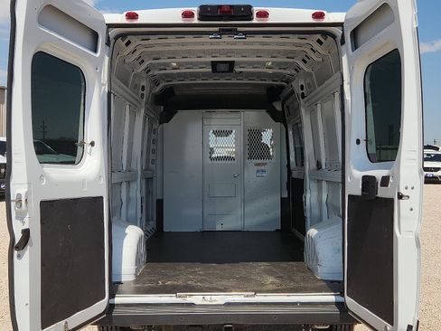 Used 2024 RAM ProMaster 2500 w/ Quick Order Package 22G SLT FWD image 9