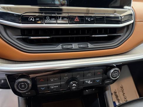 Used 2024 Jeep Compass Limited image 18