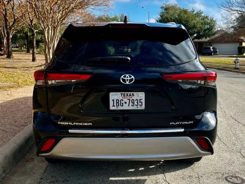 Used 2022 Toyota Highlander Platinum image 5