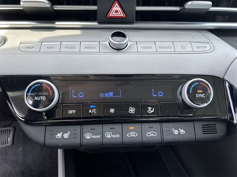 New 2025 Hyundai Elantra Limited image 25