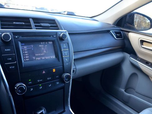 Used 2015 Toyota Camry LE image 16