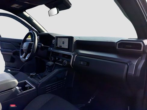 Certified 2025 Toyota 4Runner SR5 AWD/4WD image 5