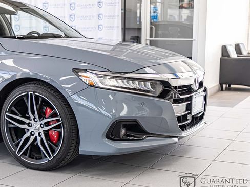 Used 2021 Honda Accord Touring image 4