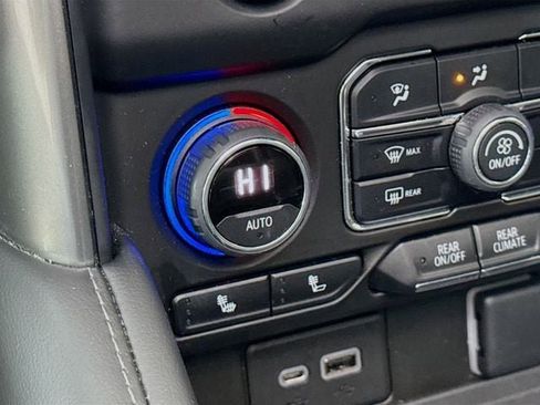 Used 2022 Chevrolet Tahoe LT w/ Luxury Package image 23