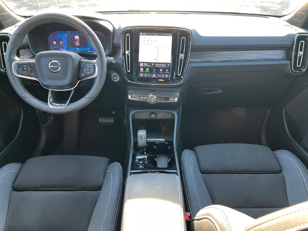 Used 2024 Volvo XC40 B5 Plus AWD/4WD image 7