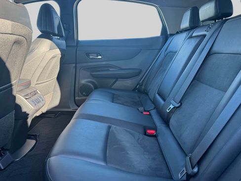 Used 2024 Nissan Ariya FWD image 11