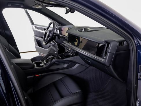 Certified 2026 Porsche Cayenne S AWD/4WD image 7
