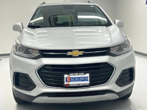 Used 2017 Chevrolet Trax LT AWD/4WD image 3