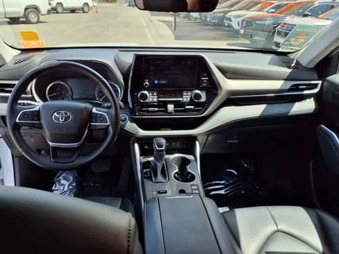 Used 2023 Toyota Highlander XLE FWD image 15