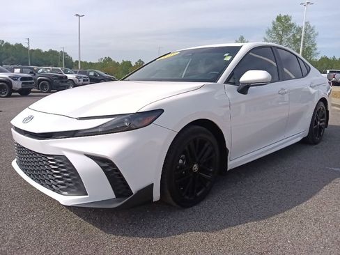 Used 2025 Toyota Camry SE w/ Convenience Package AWD/4WD image 7