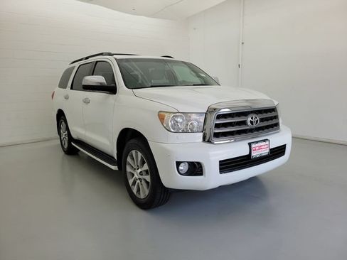Used 2016 Toyota Sequoia Limited w/ Safety & Convenience Package RWD image 4