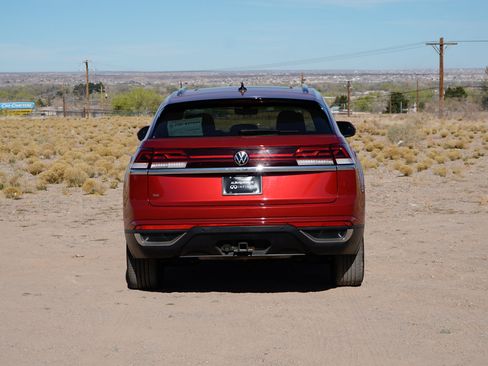 Used 2025 Volkswagen Atlas Cross Sport SE w/ Panoramic Sunroof Package image 11