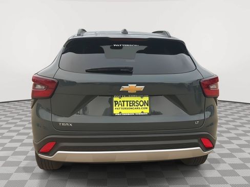Used 2025 Chevrolet Trax LT FWD image 3