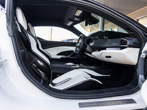 Used 2022 Ferrari 296 GTB image 35