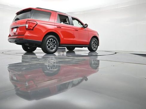 Used 2024 Ford Expedition XLT image 31