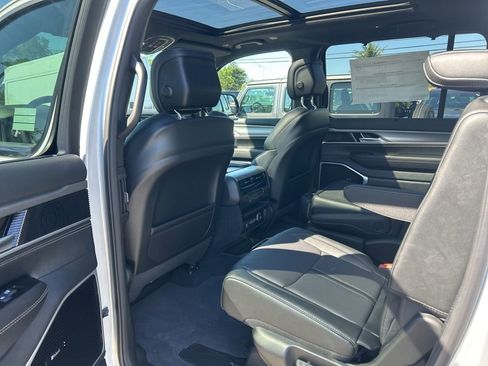 New 2026 Jeep Grand Wagoneer Limited AWD/4WD image 36