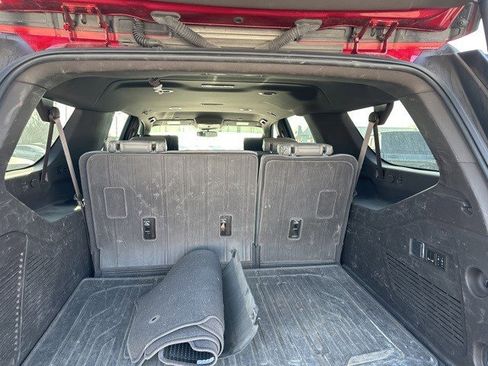 Used 2023 GMC Yukon XL SLT w/ SLT Luxury Package image 7