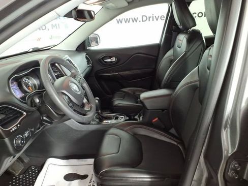 Used 2022 Jeep Cherokee Trailhawk w/ Comfort/Convenience Group AWD/4WD image 12