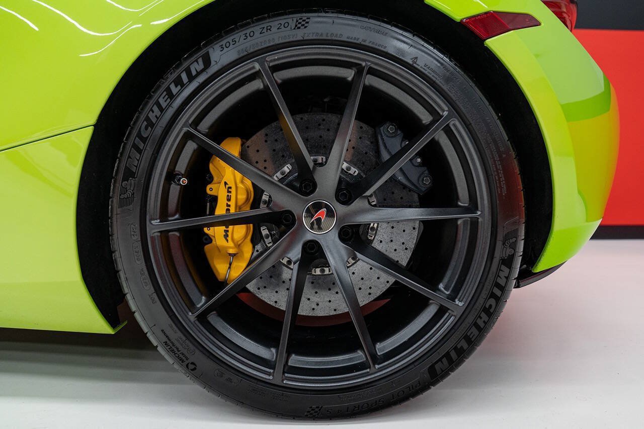 Used 2018 McLaren 720S Performance RWD image 27
