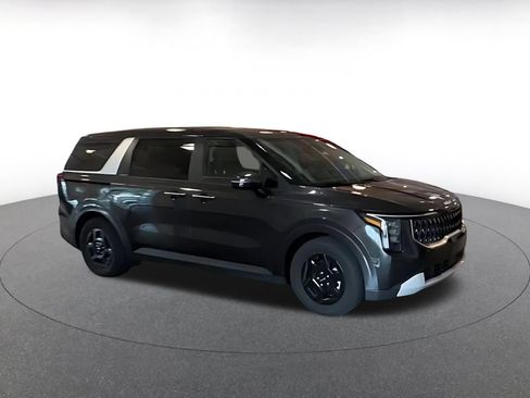Used 2026 Kia Carnival FWD image 2