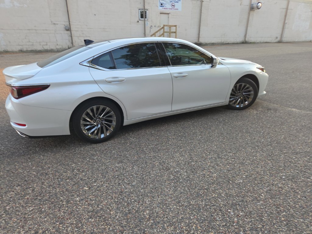 Used 2025 Lexus ES 350 Ultra Luxury w/ Accessory Package (Z1) FWD image 17
