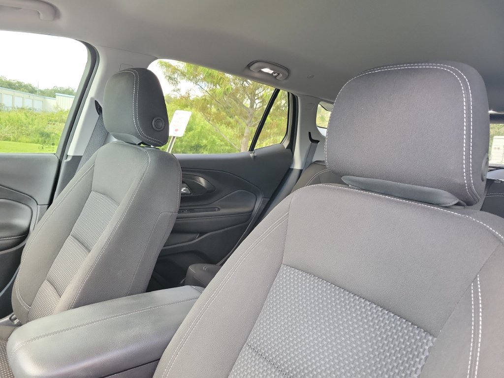 Used 2024 GMC Terrain SLE w/ Driver Convenience Package FWD image 21