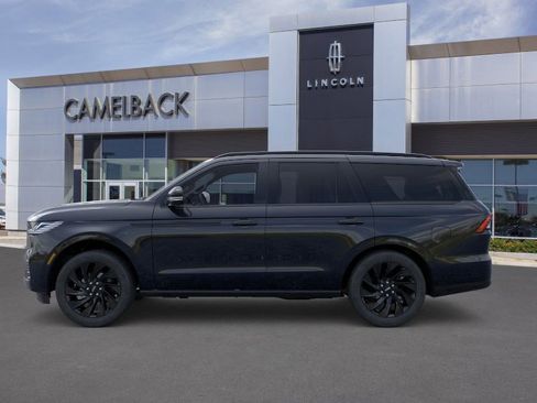 New 2026 Lincoln Navigator Reserve w/ Jet Appearance Package image 3
