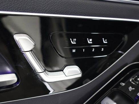 Used 2022 Mercedes-Benz S 500 4MATIC w/ AMG Line Package image 38