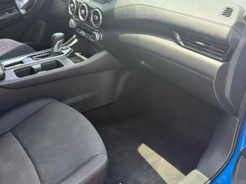 Used 2022 Nissan Sentra SV FWD image 9