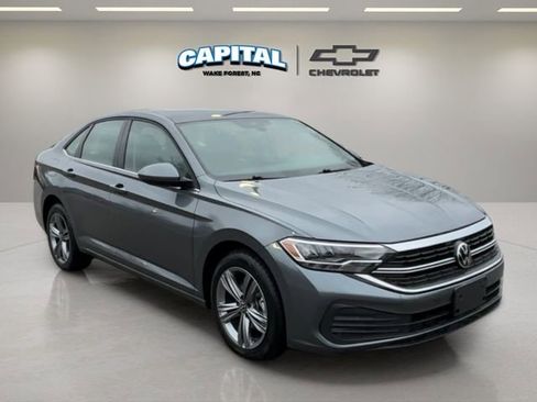 Used 2024 Volkswagen Jetta SE image 7