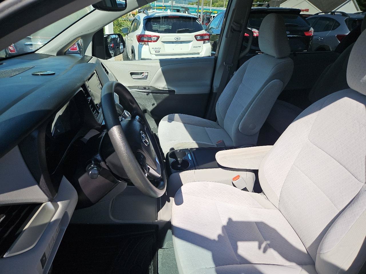 Used 2020 Toyota Sienna LE FWD image 13