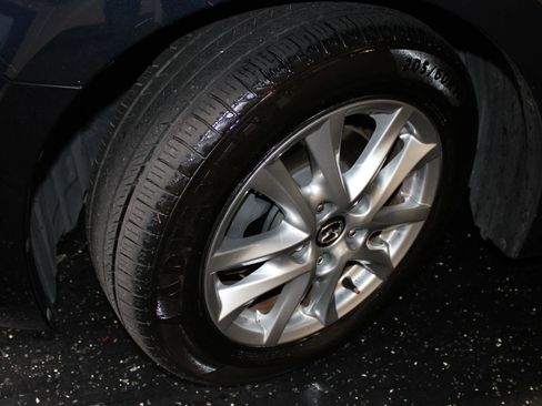 Used 2018 MAZDA MAZDA3 Sport w/ Preferred Equipment Package FWD image 35