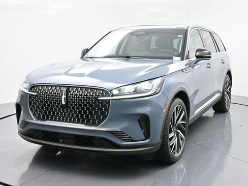 Used 2025 Lincoln Aviator Reserve w/ Equipment Group 201A image 3