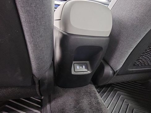 Used 2025 Hyundai Elantra Limited FWD image 32