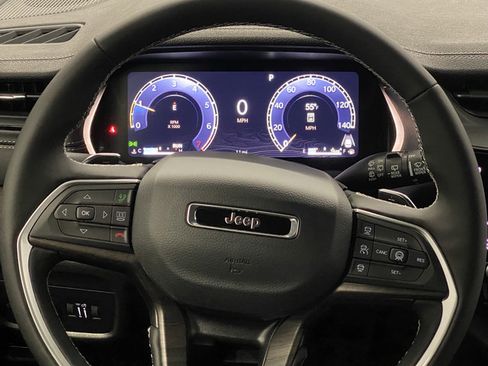 New 2026 Jeep Grand Cherokee Altitude AWD/4WD image 17