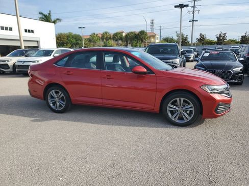 Certified 2024 Volkswagen Jetta SE w/ Panoramic Sunroof Package FWD image 3