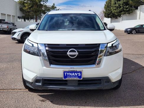 Used 2025 Nissan Pathfinder SV image 7