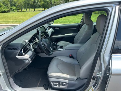 Used 2021 Toyota Camry XLE FWD image 12