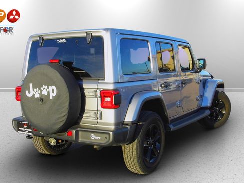 Used 2020 Jeep Wrangler Unlimited Sahara image 2