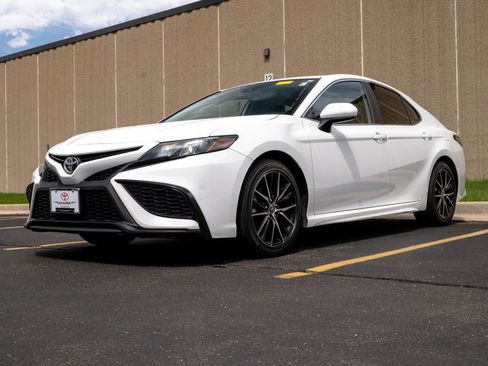 Used 2021 Toyota Camry SE AWD/4WD image 4