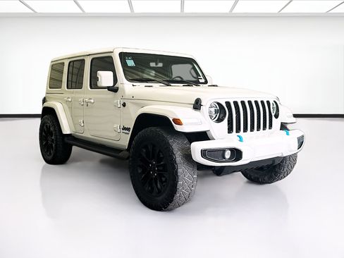 Used 2021 Jeep Wrangler Unlimited Sahara AWD/4WD image 3
