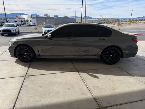 Used 2022 BMW 740i w/ M Sport Package image 6