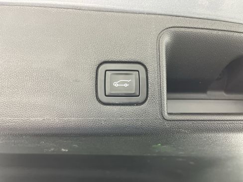 Used 2024 GMC Terrain SLT image 31