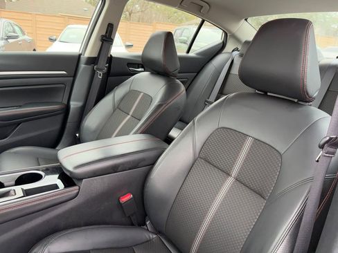 Used 2024 Nissan Altima 2.5 SR image 10